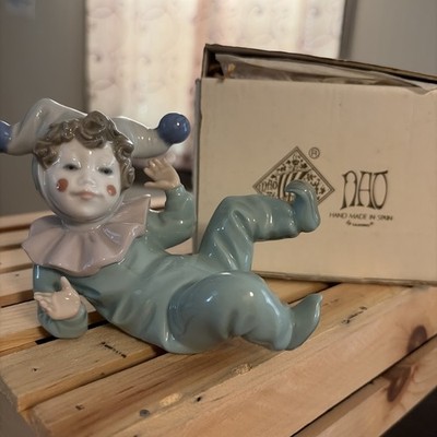 Jester Harlequin Porcelain Clown laying by Lladro Nao Spain 1988 Green NIB