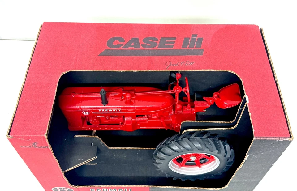 Ertl - 1/8 Scale - Farmall - McCormick Deering Diecast Tractor - NEW in BOX - Image 2 of 4