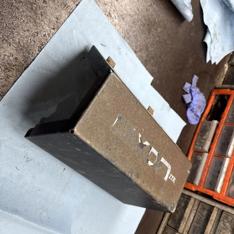 Cortacésped Dixon velocidad ZTR 30. Parachoques delantero reposapiés pieza buena Foto 2 de 3