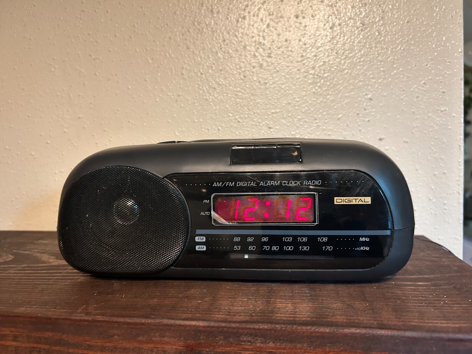 Lenoxx Sound AM/FM Digital Clock Radio Cassette Player Model CR186