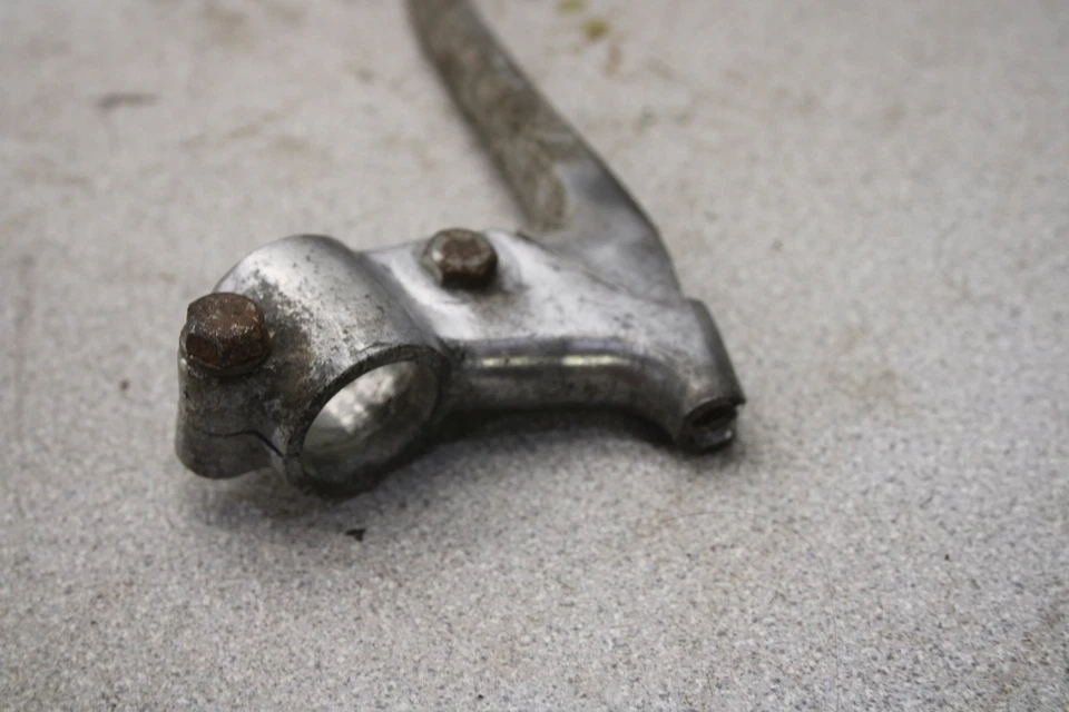 Yamaha R5C R5 350 1972 palanca de embrague soporte de montaje de percha C8-1925.Nk Foto 3 de 4