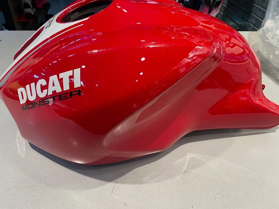 Sistema de combustible genuino Ducati Monster 1200 R 2017-2019 tanque rojo 58612001CP Foto 3 de 4