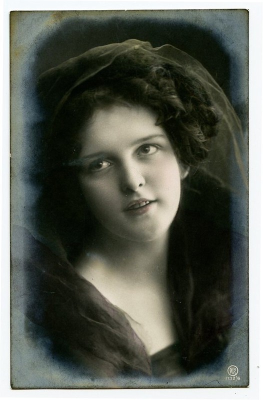 c 1909 Pretty young Lady SITER WALLY vintage glamor photo postcard