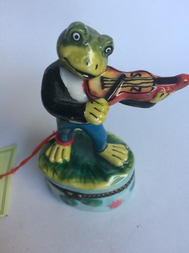 Porcelain Hinged Trinket Box Music Frog Figurine. - Picture 2 of 6