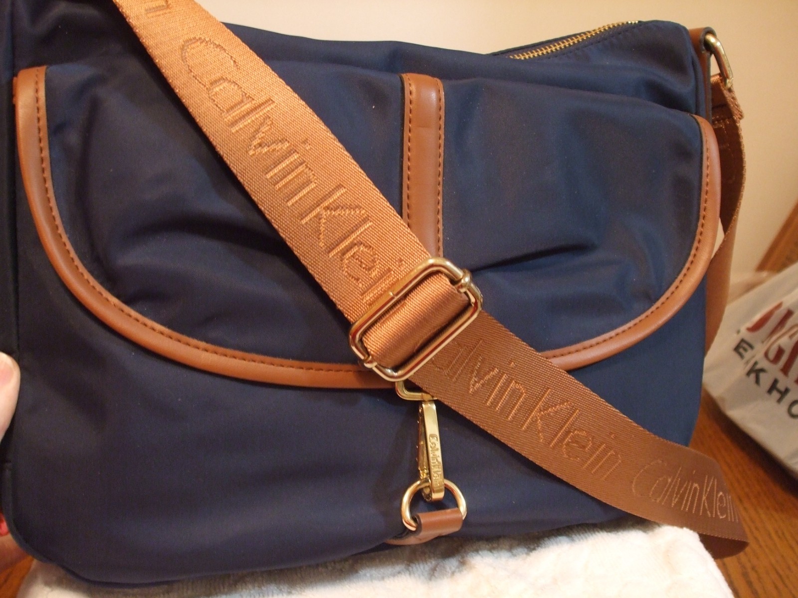 BOLSO DE HOMBRO CALVIN KLEIN, AZUL MARINO, NYLON, LIGERO Y ELEGANTE, NUEVO CON ETIQUETAS