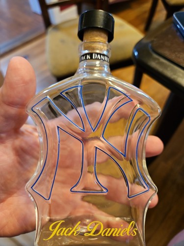 New York Yankees Jack Daniels Bottle MLB PERFECT GIFT MAN ROOM - Picture 1 of 3