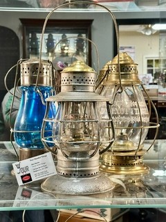 Brass Top CT Ham Mfg Co. Double Guard Bell Bottom Railroad Lantern Clear Globe