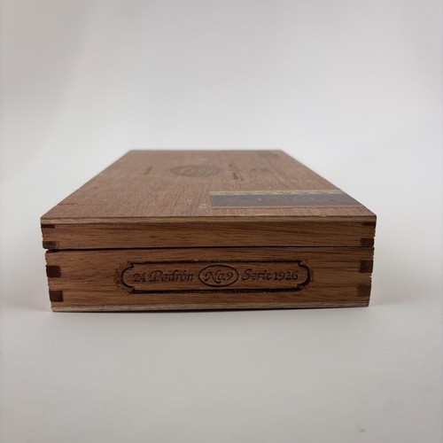 Padron Serie 1926 No. 9 Empty Wood Cigar Box 11" x 6" x 2" Hand Crafted - Picture 6 of 13