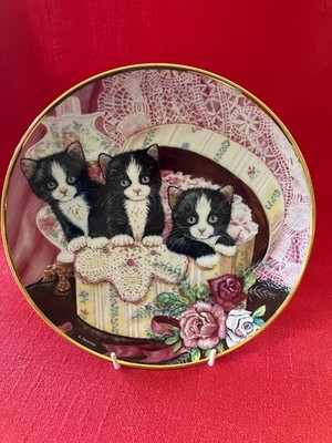 1991 Franklin Mint 21 cm ''Hide & seek'' cat themed plate by Ken Duncan