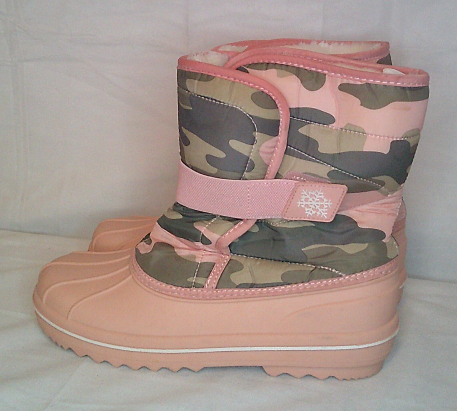 The Childrens Place Girls Winter Snow Duck Boots Pink Camo Size 6 Strap