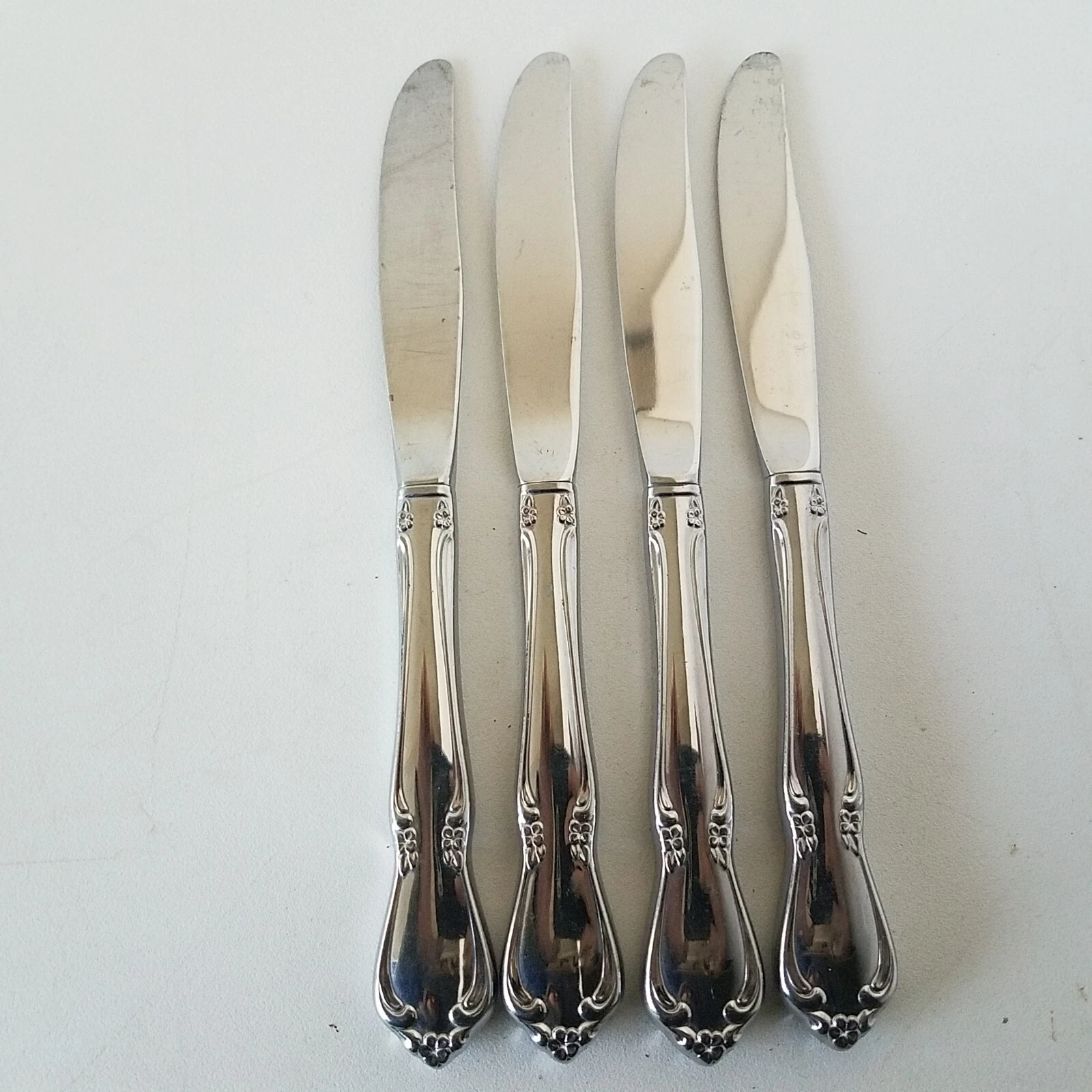 Serrated Dinner Knives 4-Pieces Flatware