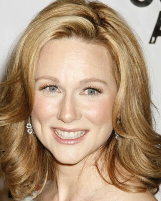 LAURA LINNEY 8x10 PHOTO *