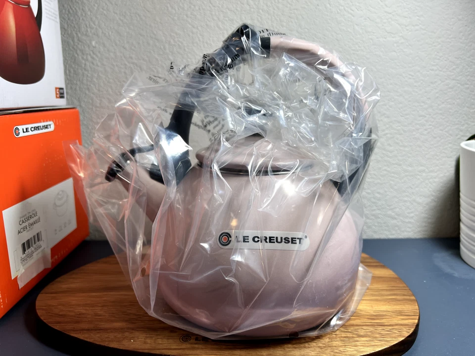 LE CREUSET SHELL TETERA ROSA 1,6 QT ACERO ESMALTADO (NUEVO EN CAJA) Foto 4 de 4