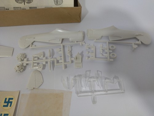 CURTISS HAWK 75A REVELL 1:72 H-658 AÑO 1966 - Imagen 5 de 5