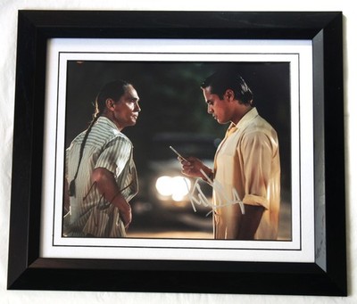 ZAHN MCCLARNON und Kiowa Gordon signiert Dark Winds lizenziert 10 x 8 Foto gerahmt.