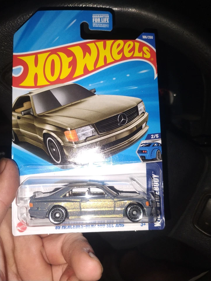 HOT WHEELS ERROR DE FÁBRICA MUY BUEN ESTADO 1 de 1 DEFECTO DE FUNDICIÓN MERCEDES-BENZ 560 SEG AMG 2025 Foto 3 de 3