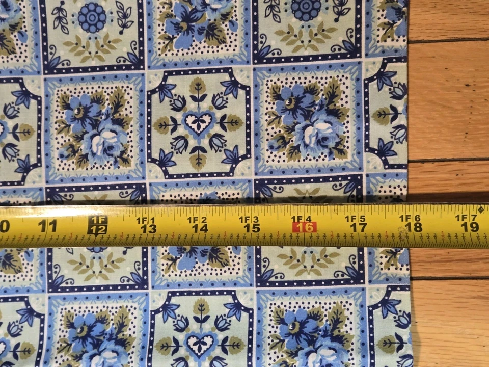 Vintage Pennsylvania Dutch 1950s 60s Patchwork Cotton Fabric 1.5 Yds Blue Rose - Image 3 of 4