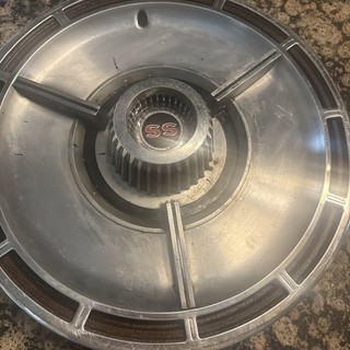 OE vintage 1964 Chevy Impala SS/Malibu SS 14 inch wheelcover adequate not show
