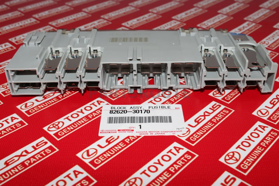 Bloque de enlace fusible OEM 82620-30170 Lexus IS250 IS350 GS300 GS350 GS430 GS460 Foto 3 de 4
