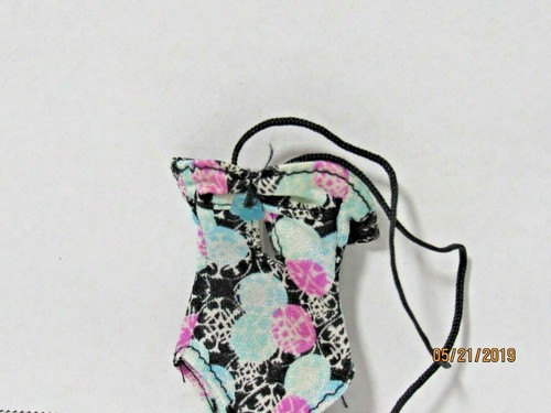Monster High Abbey bominierbarer Schädelufer Badeanzug Schneeflocke Tochter von Yeti - Bild 2 von 4