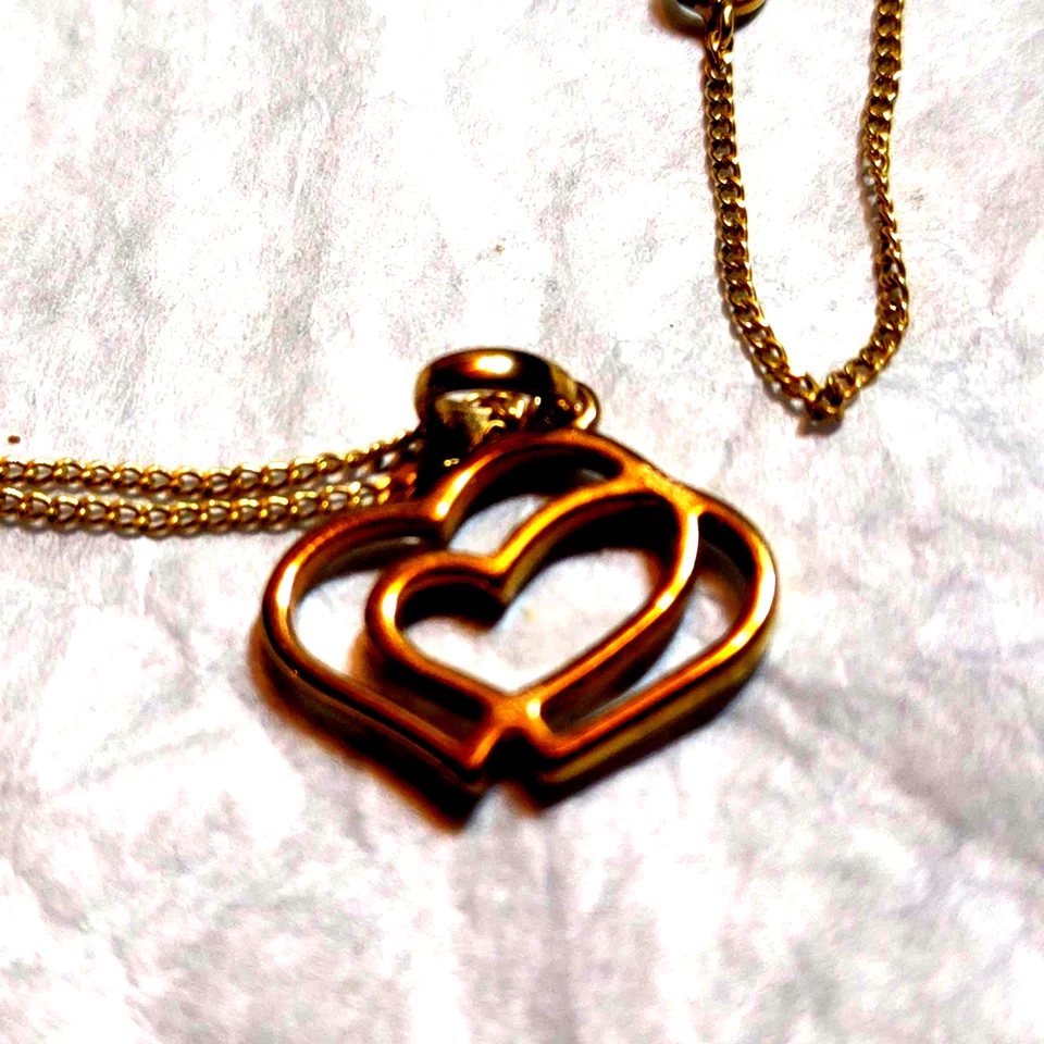 Precioso collar y cadena vintage de corazón relleno de oro fósil de 12 quilates Foto 3 de 4