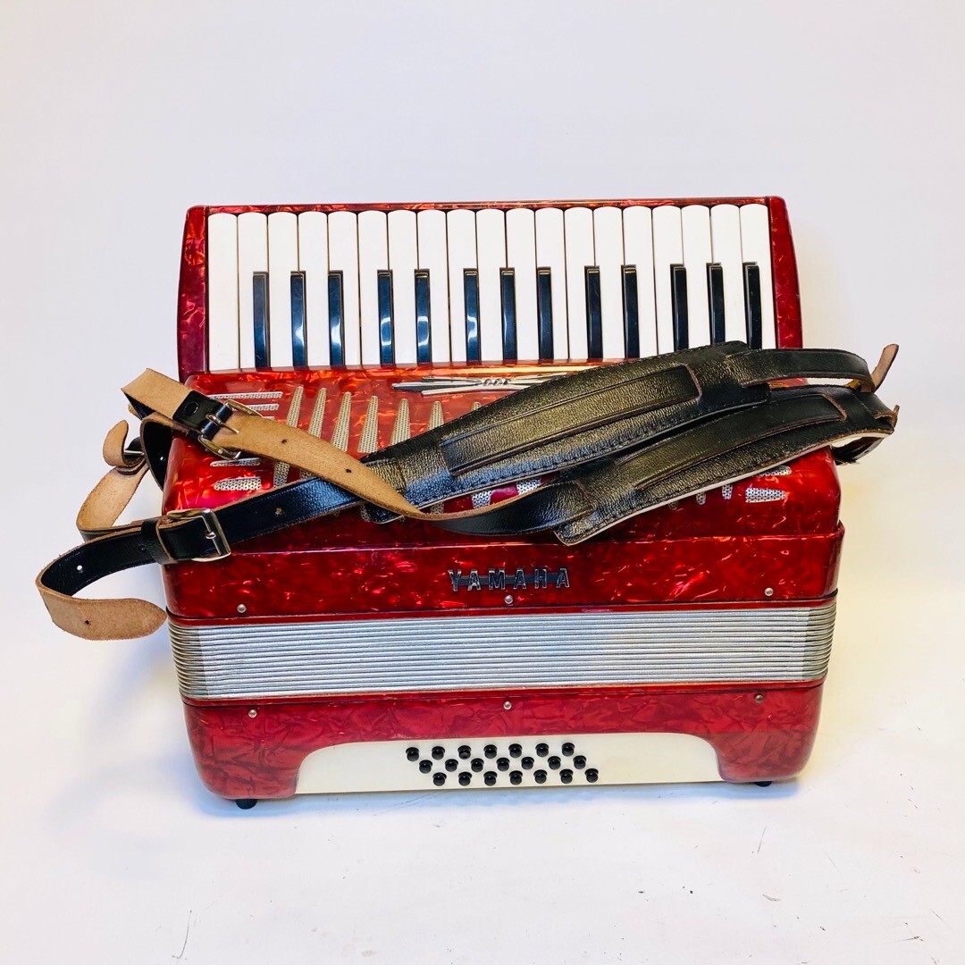 YAMAHA Accordion YA-21 Red 32 Keyboard 21 Bass w/o Case # In stock