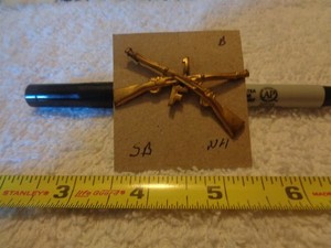 F Company 1st Infantry Regiment Officer Collar Insignia Screw Back (DRAW#Z10)