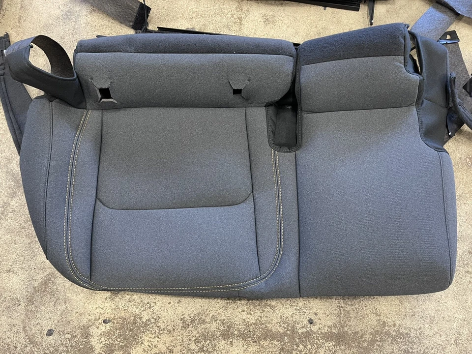 Jeep Gladiator Willys 2024 despegue de tela gris de fábrica Foto 2 de 4