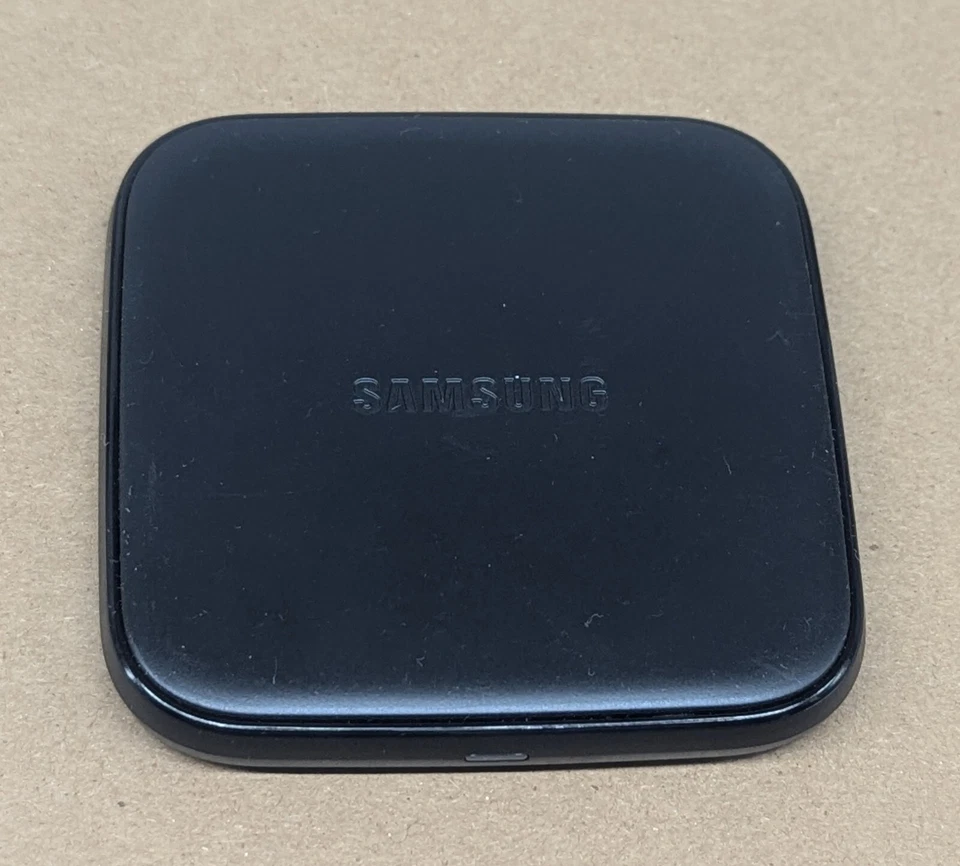 Samsung Galaxy Mini Wireless Charging Pad - Black - Image 4 of 4