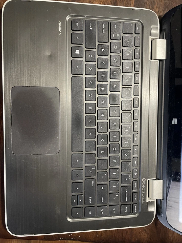 Portátil HP Pavilion con pantalla táctil plateado con Beats Audio Foto 4 de 4