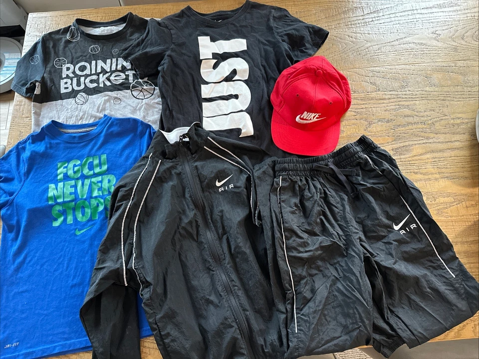 Nike Lote De Jóvenes Grandes - 6 Artículos - Chaqueta y Pantalones - Camisetas - Sombrero Foto 2 de 4