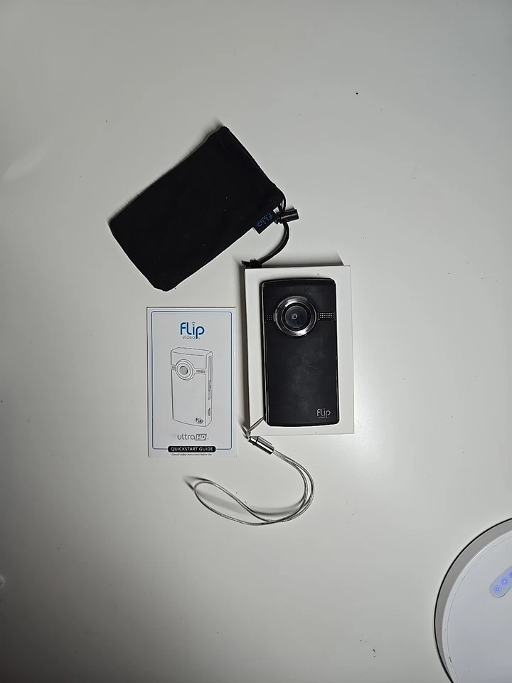 Flip Video Ultra HD 8 GB Memory 120 Minutes, Black And Chrome - Image 3 of 4