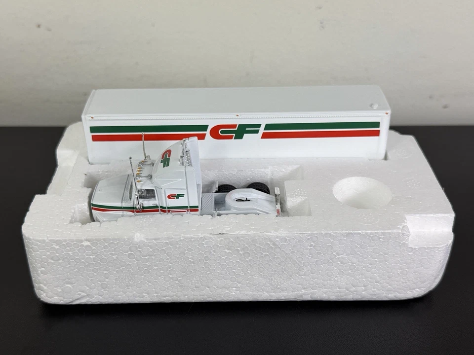NIB Matchbox 1991 Consolidated Freightways Ford Aeromax Tractor Diecast Semi - Image 3 of 4