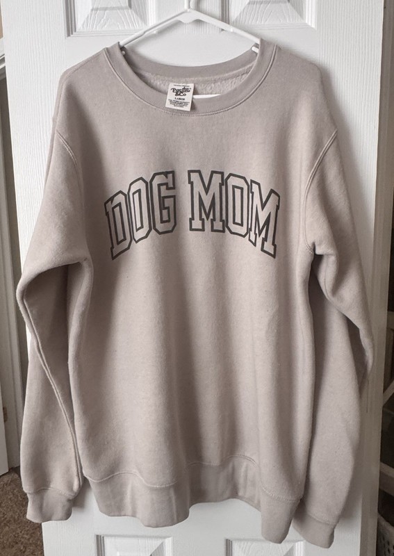 Pacific & Co. Women’s Sweatshirt, Dog Mom, Light Gray, Size Large