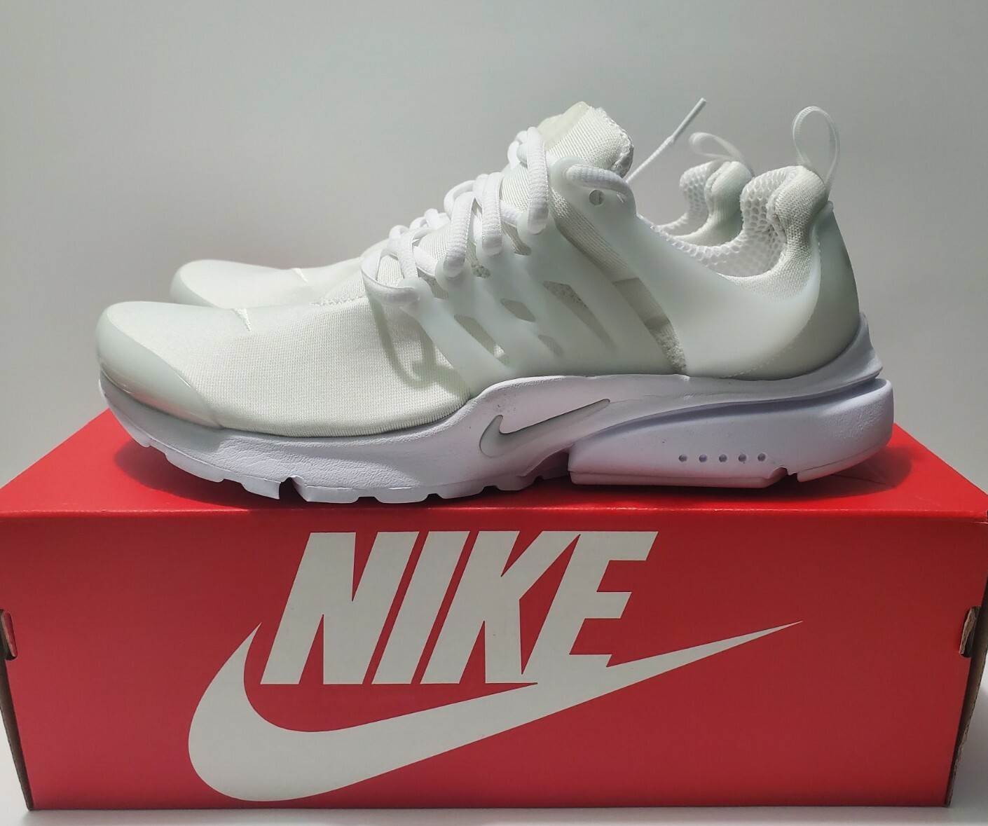 triple white nike air presto