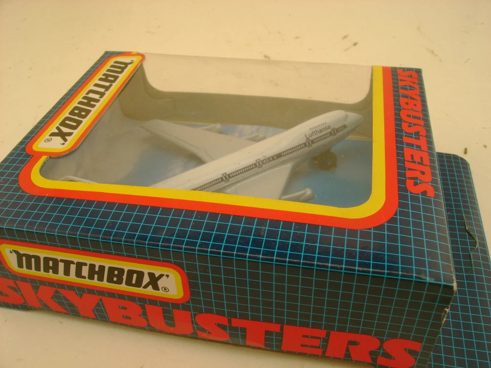 1987 MATCHBOX SKY-BUSTERS SB-10 BOEING 747 LUFTHANSA NEW IN BOX - Image 3 of 3