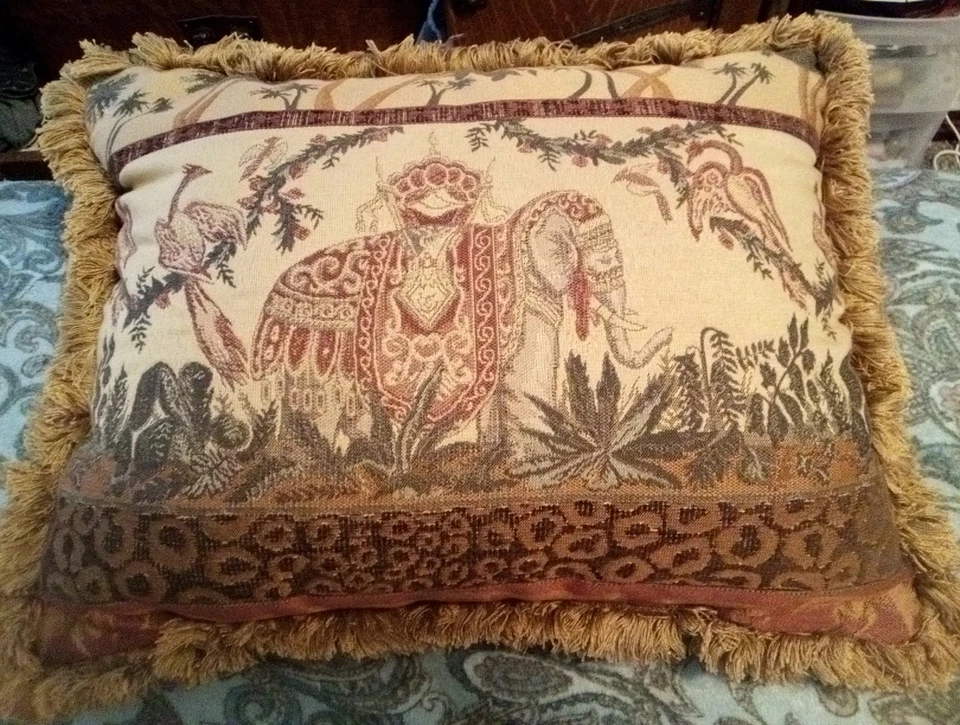Vintage Ethan Allen decorative tapestry pillow 16x13 - Image 3 of 4