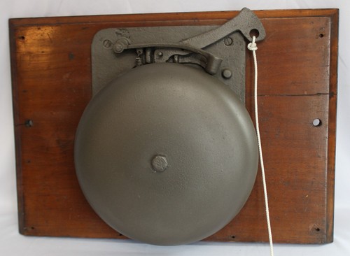 ANTIQUE HEAVY CAST IRON 10" MOUNTED REITER BOXING RING/TROLLEY BELL CANTON OH.