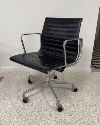 Herman Miller EA335 Eames Aluminum Group Management Desk Chair 
