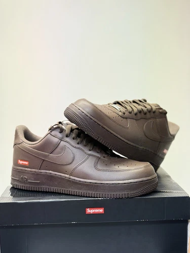 Logo Nike Supreme x Air Force 1 Low Box Marron baroque CU19225 200 Taille 9,5