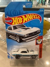 2019 Hot Wheels #181 Muscle Mania 6/10 '68 COPO CAMARO White w/MC5-5 Spokes