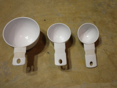 Lot Of 3 White Plastic Measuring Cups 1 Cup 240ml - 1/3 Cup 80ml - 1/4 Cup 60ml