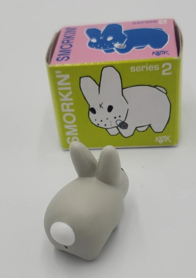 Kidrobot SMORKIN' LABBIT Serie 2 GRIS Mini Figura Vinilo 1.5" Frank Kozik Foto 3 de 4