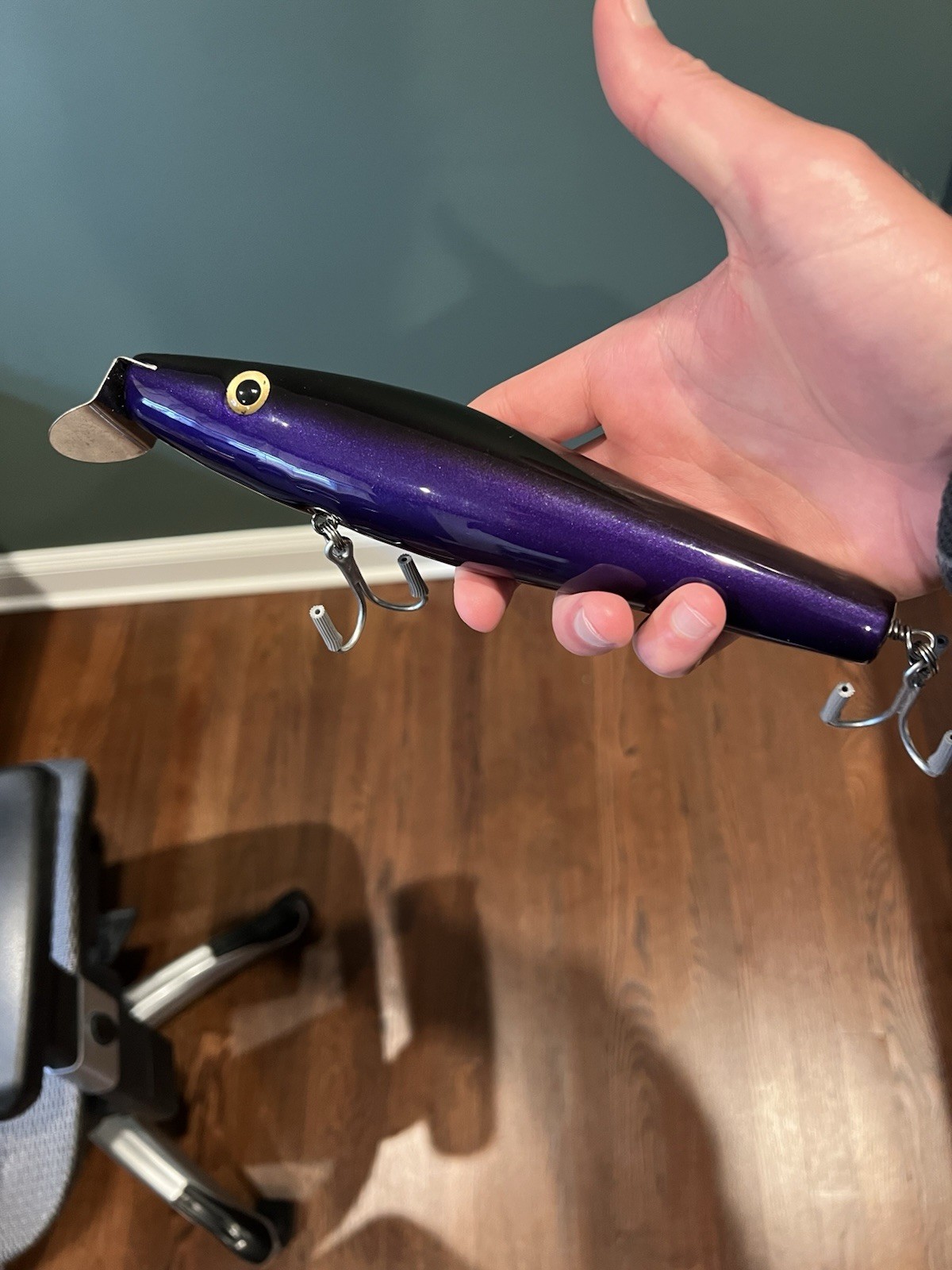 C80 Custom Plugs Metal Lip Fishing Lure 4.7 Ounces Black And Purple - Image 4