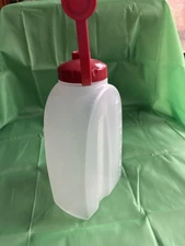 Rubbermaid 2 Quart 64 Oz Servin Saver Drink/Beverage Pitcher/Bottle Red Lid