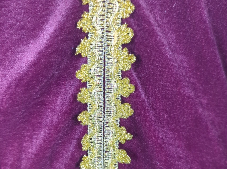 Disfraz de Reina Renacimiento Medieval Terciopelo Borgoña Talla Lg con Peluca Halloween Juegos con disfraces Foto 4 de 4