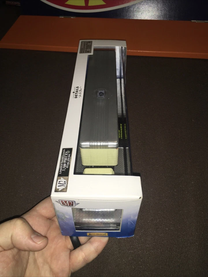 M2 Machines Toys R Us Auto Hauler '60 Ford C-600 & '70 Ford Mustang BOSS 302 - Image 2 of 4