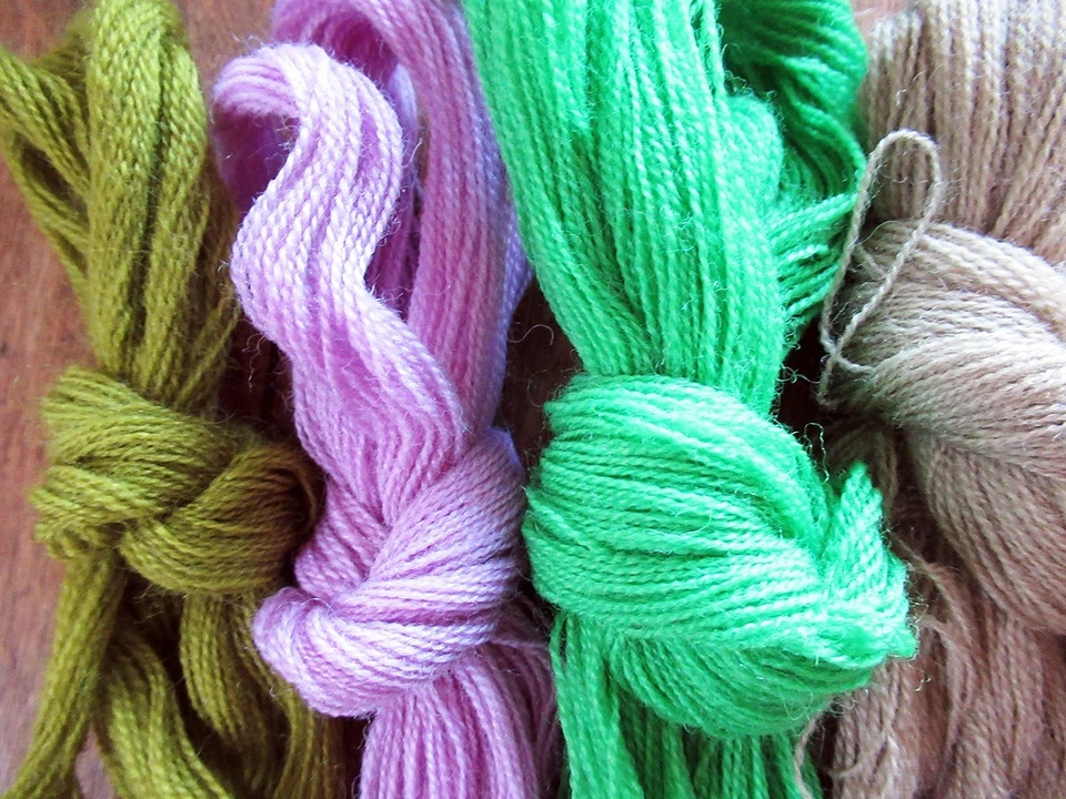 LOT of 12 hanks French MEDICI WOOL 12 colors 5.3 ounces vintage fine wool yarn - Image 2 of 4