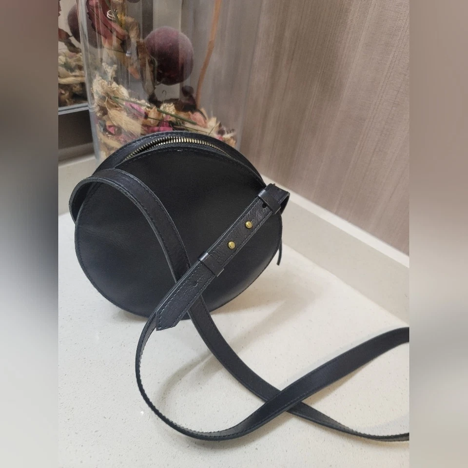 Madewell The Simple Circle Crossbody Bag in Black Nubuck Leather - Image 3 of 4