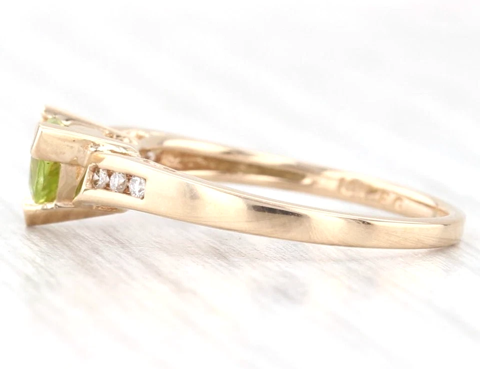 Vintage 14k Yellow Gold Trillion Cut Peridot and Diamonds Engagement Dainty Ring - Image 4 of 4